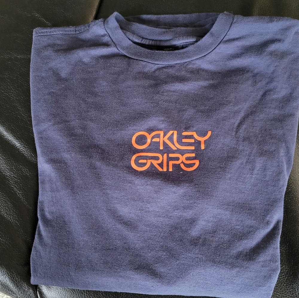 Oakley T-shirt